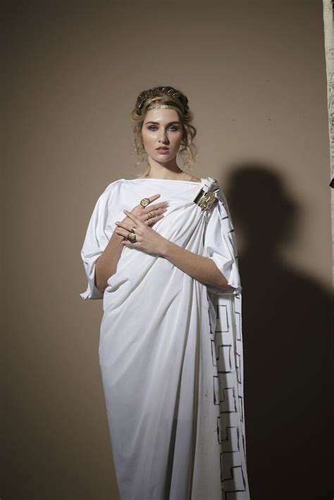 Easy Pop Culture Halloween Costumes Youll Actually Want To Wear Greek Dress Ancient Greek