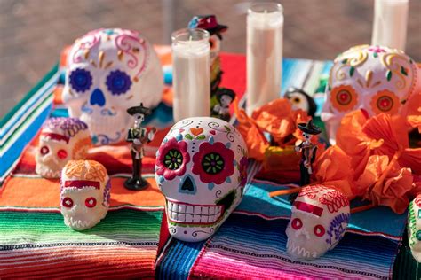 Usc Celebrates El Día De Los Muertos By Teaching Students About The