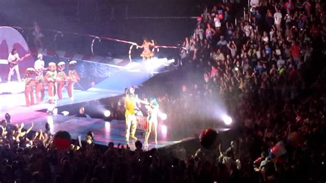 Katy Perry Squirting The Crowd At Concert Youtube