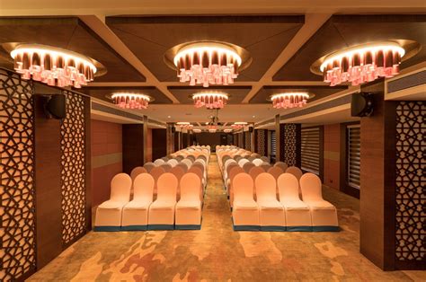 Luxury Banquet Hotel In Kochi Luxury Hotel Coral Isle Hotel