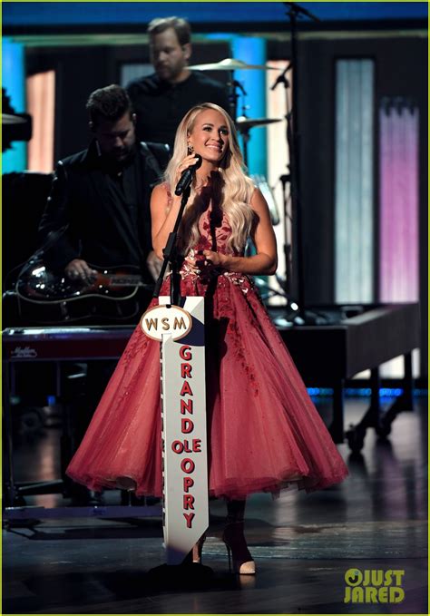 Carrie Underwood Honors Country Musics Female Stars With Performance At Acm Awards 2020 Watch