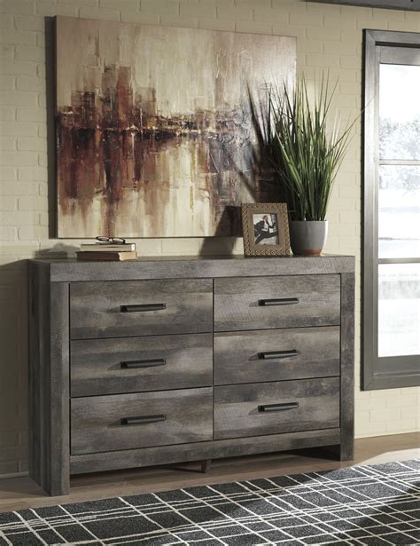 Ashley furniture is a furniture retailer with stores in the united states as well as canada and asia. Wynnlow Dresser