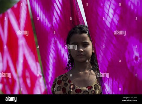 Nov 5 2014 Narayangonj Bangladesh A Girl Drying Dyed Cloths Under Sun She Is Contributing