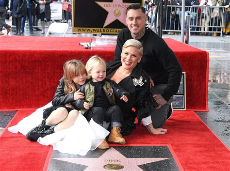 celebrity families who celebrate both christmas and hanukkah