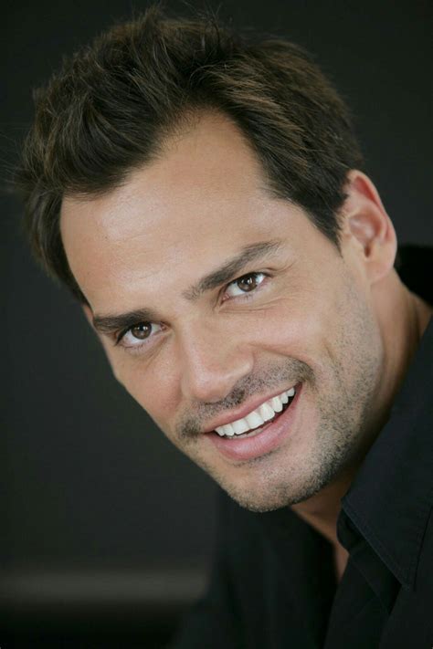 Hazlo frente a un espejo! Christin de la Fuente | Cristian de la fuente, Hombres ...