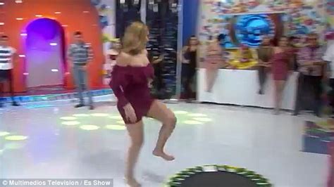 Es Show Presenter Flashes Her Bum On Live Mexican Tv Daily Mail Online