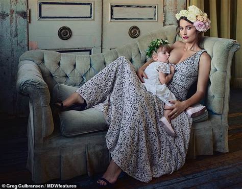 Woman Hits Out At Breastfeeding Shamers By Nursing While Naked Daily Mail Online