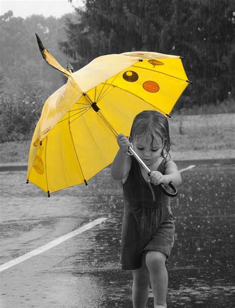 Kids In The Rain Respingo De Cor Fotos Chuva