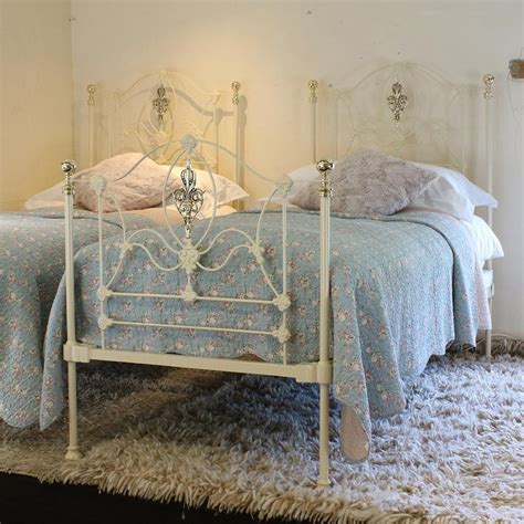 Cream Iron Twin Antique Beds Mps29 At 1stdibs Antique Twin Iron Bed Antique Iron Twin Bed