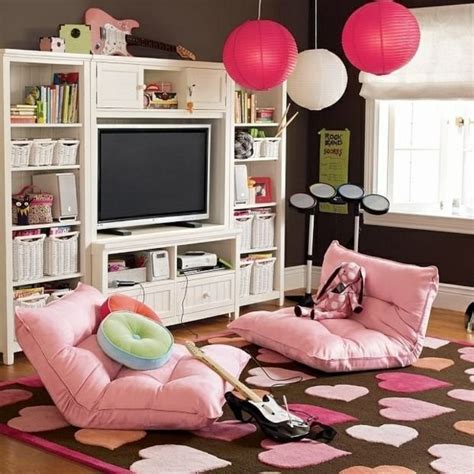 Creating a girls' bedroom to suit her style is easy when you use our expert tips and inspiring photos. Modern and cool teenage bedroom ideas for boys and girls