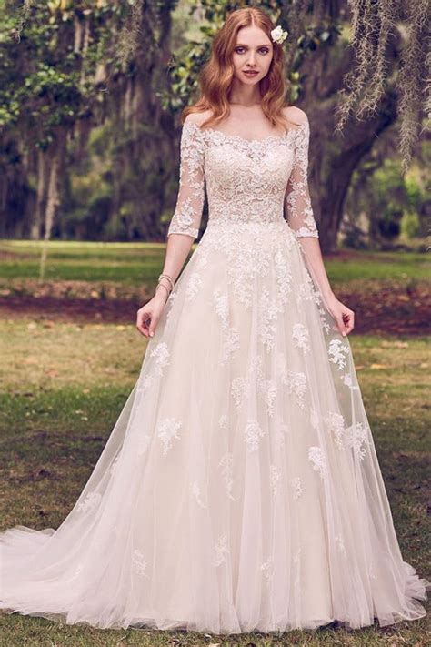 Romantic Tulle Scoop Neckline A Line Wedding Dress With Lace Appliques