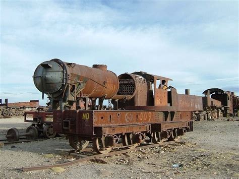 صور قطار مهجور قديم جدا - بوليفيا