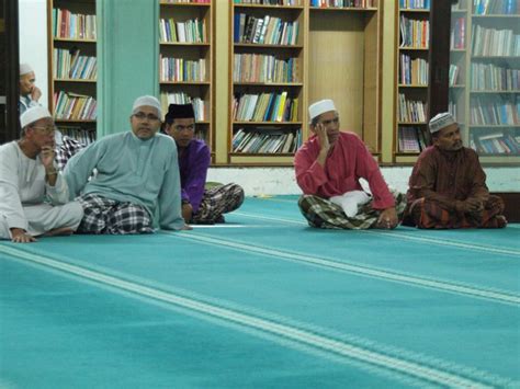 Apatah lagi jika tujuannya untuk menghindari najis dari terkena. Dr Shafie Abu Bakar: Ajaran Sesat Di Selangor