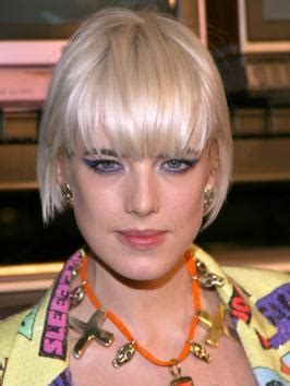 How To Get Agyness Deyn S Bob Hairstyle