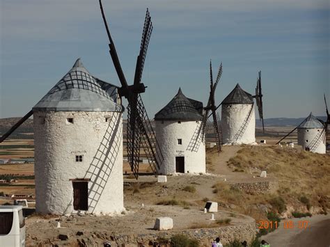 Molinos de Viento. Castilla la Mancha. Gigantes de Don Quijote de la
