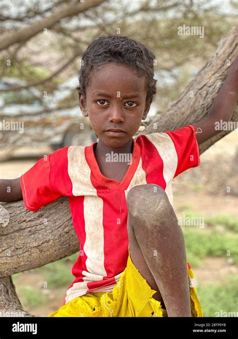 African Tribe Boy Looking Up Hi Res Stock Photography And Images Alamy