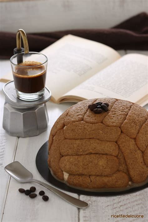 Il semifreddo allo yogurt greco con coulis alle fragole si può preparare con il bimby o senza. Lo Zuccotto con crema al caffè senza cottura è un dolce ...