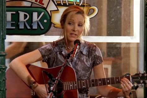 Friends Fans Cant Stop Googling Phoebe Buffay To Hear Her Singing