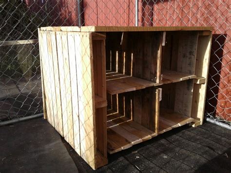 A good chicken coop will make your chickens happy and laying lots of eggs. Simple chicken coop under $100 with 2 shipping pallets and ...