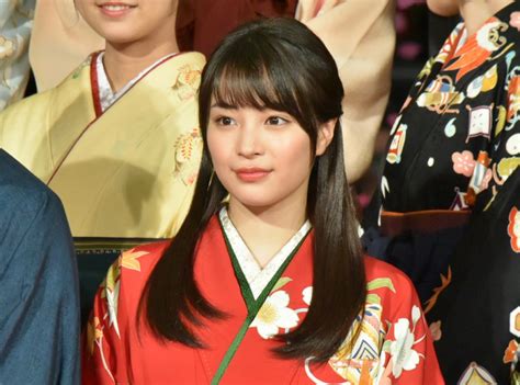 再(ふたた)び снова, опять 京都(きょうと) киото 行(い)く ехать 今年(ことし) этот год 早(はや)く рано 紅葉(こうよう) красные осенние листья 始(はじ)まる начинаться しかし но, однако 日本(にっぽん、にほん) япония コロナ. 広瀬すず、『ちはやふる』完結編に手応え十分! 壇上での恋愛 ...