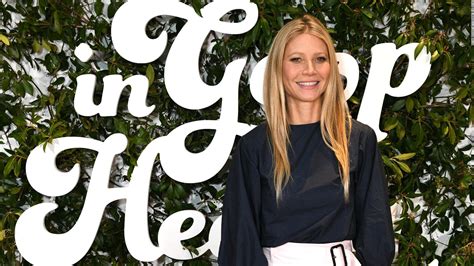 Gwyneth Paltrow Posts Rare Photos Of Daughter Apple Martin For Her 16th Birthday Cnn