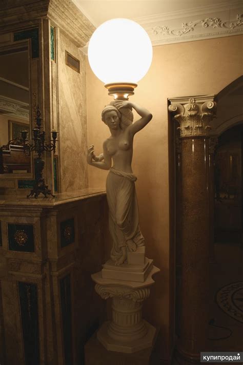 Мраморная скульптура со светильником Дама с лампой в Москве