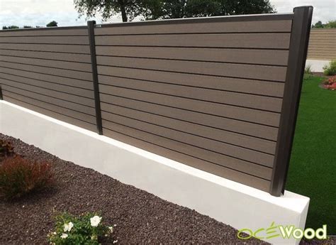 Vous pouvez en créer une en bois, en pvc ou la décliner dans de très nombreux matériaux. 11 exemples de clôtures composites Brunes | Clôture ...