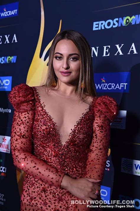 Sonakshi Sinha Pulls Off A Beyonce Inspired Look And Looks Like A Zillion Bucks On The Green