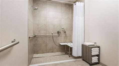 2 Queens Mobility Accessible Wroll In Shower Hotel Caza