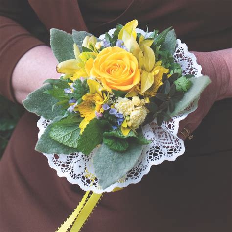 Check spelling or type a new query. How to Make a Tussie Mussie Bouquet - Flower Magazine