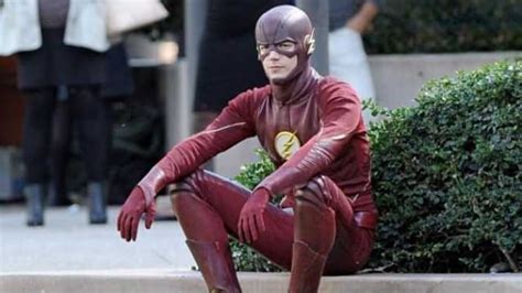 Grant Gustin Addresses Photo Leak Of The Flash Season 5 Suit Slams