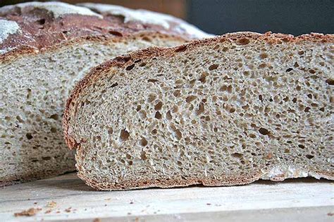 With butter and cheese, or as the base for avocado toast, they are amazingly the taste and texture are addictive, and many enthusiasts also appreciate that rye bread contains more fiber and less gluten than wheat. Wholegrain Bread German Rye / Rye Bread A Real German ...