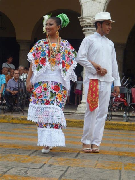 Vestido Tradicional Yucat Co Vestidos Mexicanos Tradicionales Vestidos Mexicanos Yucatan