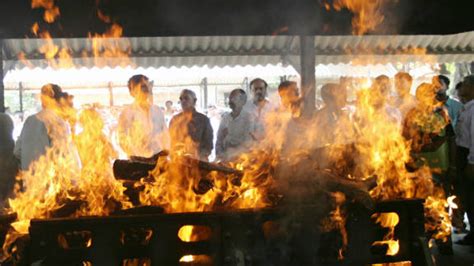 India S Burning Issue With Emissions From Hindu Funeral Pyres Cnn