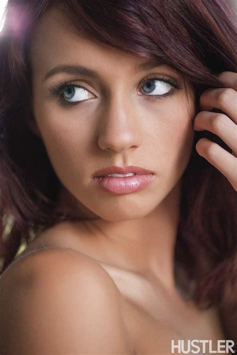 Victoria Lynn Face Wallpics