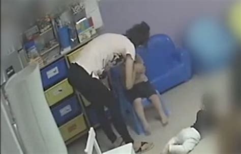 אנחנו זועקים את הזעקה של הילדים שלנו, ששנים עברו התעללות קשה על ידי כרמל מעודה. התיעוד הפליל: הגננת נהגה באכזריות נוראה - כיכר השבת