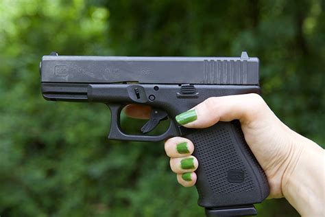 Gun Review Glock 19 Handgun In 9x19mm — For The Ladies Video