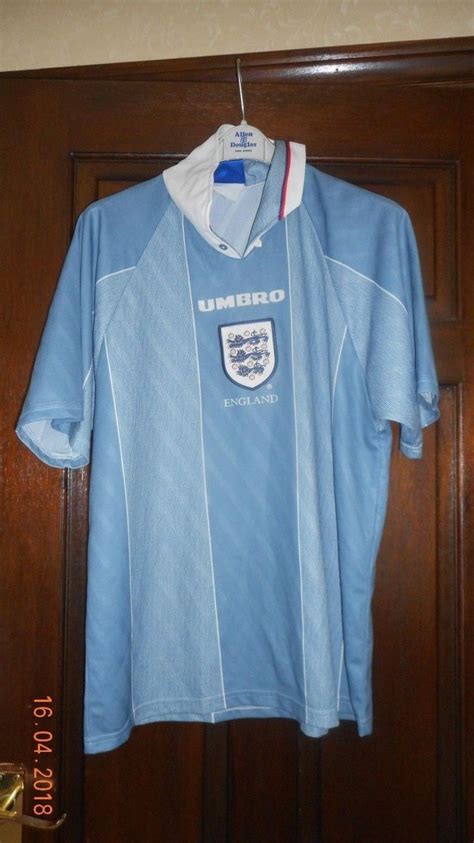 England shirt signed by andy farrell, shawn edwards, martin offiah and jason robinson. England Away football shirt 1995 - 1996.