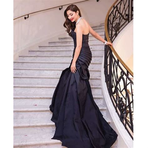 Beautiful Pictures Of Mahira Khan Wearing Black Dress Pk Showbiz