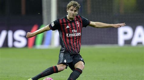 Sassuolo & italy national team manu.locatelli98@gmail.com. Manuel Locatelli: il simbolo e la speranza del calcio ...