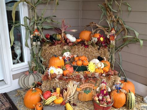 Fall Porch Decor Using Lots Of Pumpkins Straw Bales Corn Stalks