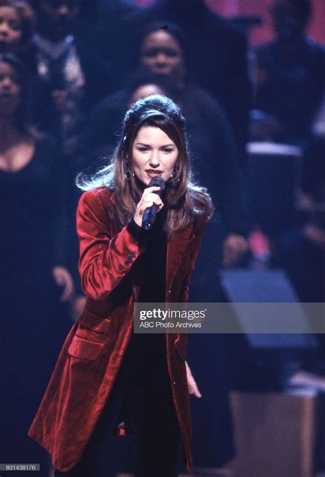 Shania Twain Performing On Vanessa Williams And Friends Christmas In Vanessa Williams