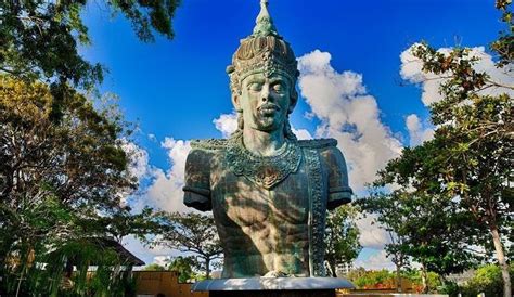 Pandawa beach terletak di desa kutuh, kabupaten badung dan lebih terkenal di kalangan wisatawan mancanegara khususnya australia dengan nama secret beach of bali. 5 Tempat Wisata Bali Instagramable dan Cocok untuk Selfie ...