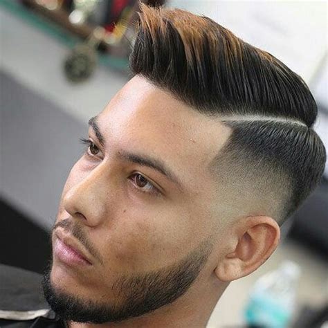 Instead of dropping down, this mid bald fade follows a line around the head below the crown. Cortes de cabelo masculino degrade: low, mid e high fade