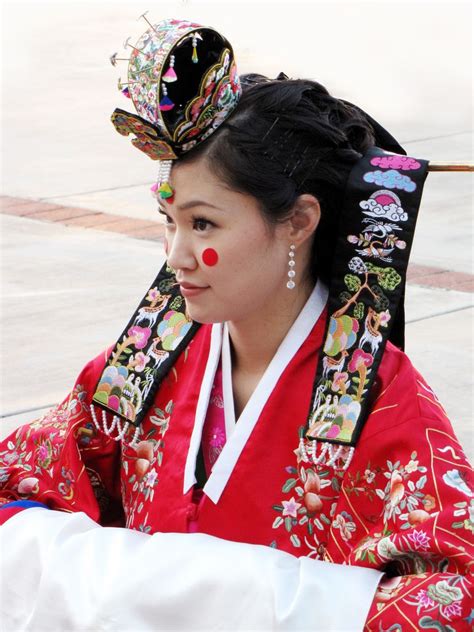 Traditional Korean Bride Korean Bride Traditional Outfits Korean