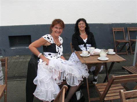 Maybe you would like to learn more about one of these? Pin von Lacy auf Petticoats (mit Bildern)