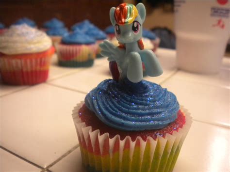 Mlp Rainbow Dash Cupcake By Cpenguinzfly On Deviantart