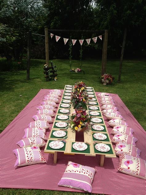 And the older children get, the harder it can be to decide what to do to help them celebrate with their friends. Catering - Eventos | Picnic decorations, Backyard birthday parties, Picnic birthday party