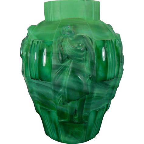 Many of these buildings have a vertical emphasis, constructed in a manner intended to draw the eye upward. Vintage Schelvogt Ingrid Art Deco Malachite Glass Flower ...