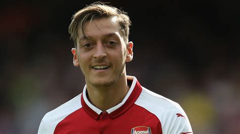 Tak mainkan ozil meski digaji mahal, agen: Ozil is still a Gunner and will play when fit; so let's Support him as Ramsey is not the answer ...